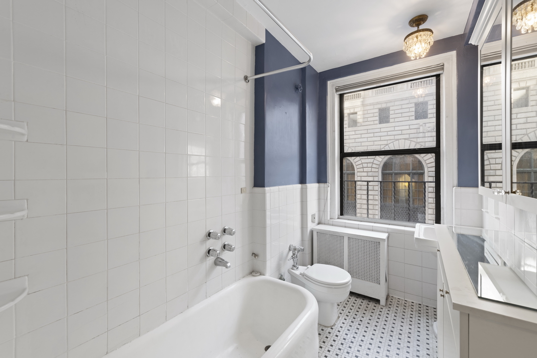 175 West 73rd Street, Unit 4A Manhattan, NY 10023 - Photo 7 of 10