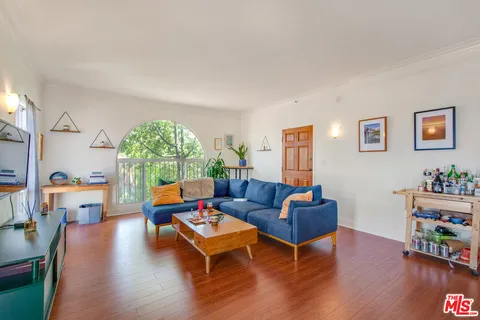 $1,995,000 | 251 North Kenmore Avenue, Los Angeles, CA 90004