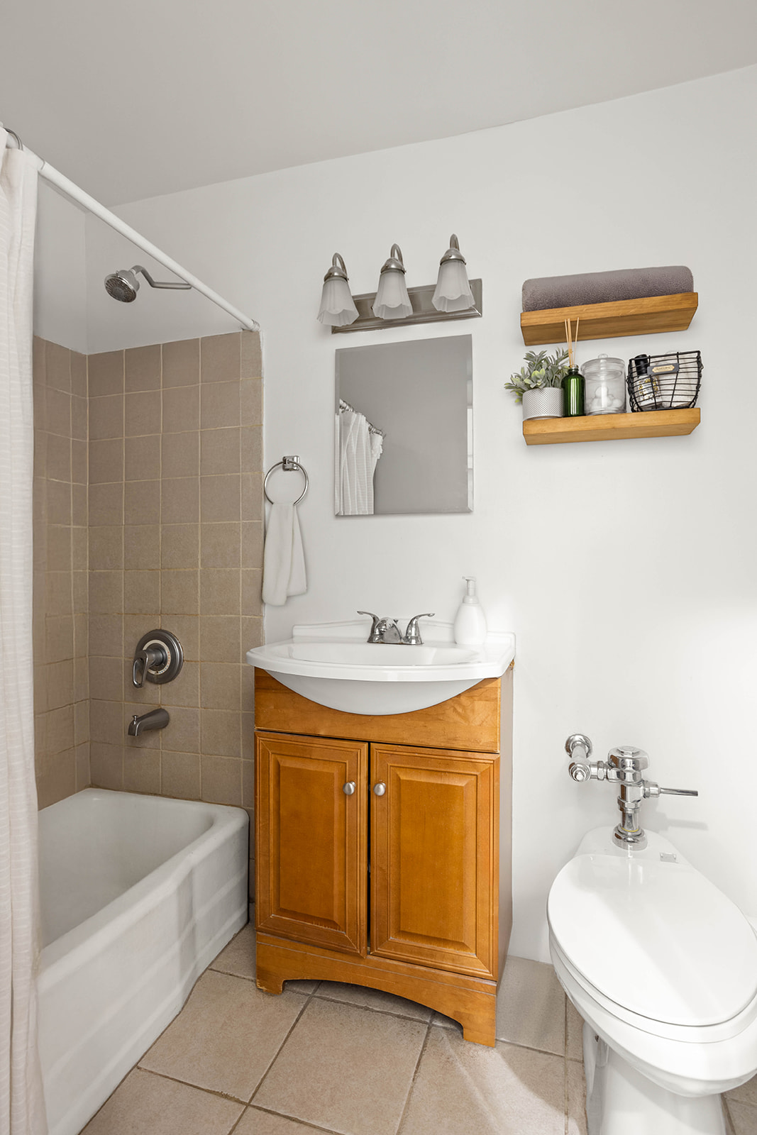 148 East 84th Street, Unit 4A Manhattan, NY 10028 - Photo 4 of 6 a bathroom with a sink a toilet and bathtub