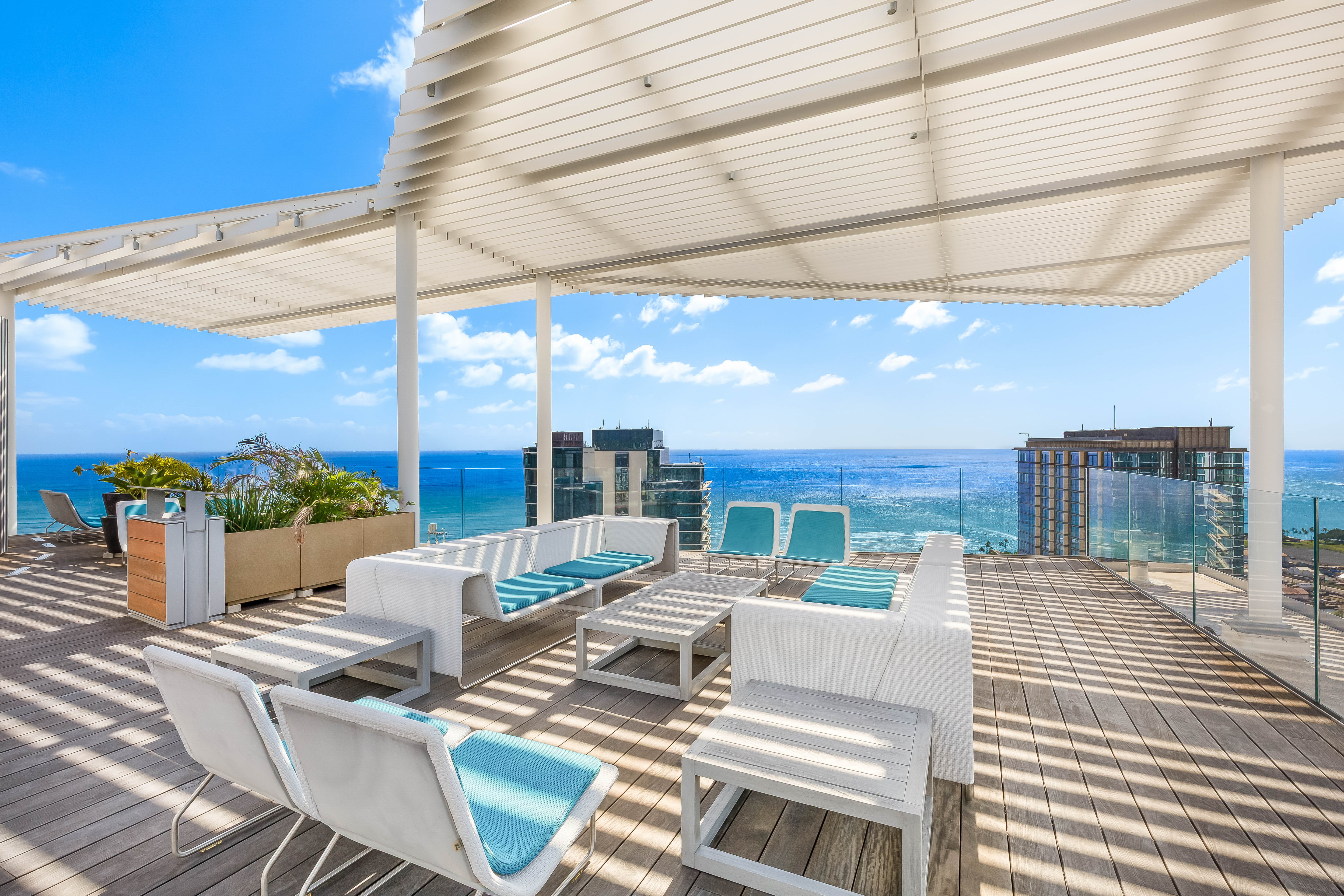 1001 Queen Street Honolulu, HI 96814 - Photo 22 of 29 a view of a balcony with chairs and a table