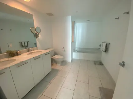 $718,000 | 950 Brickell Bay Drive, Unit 2206, Miami, FL 33131