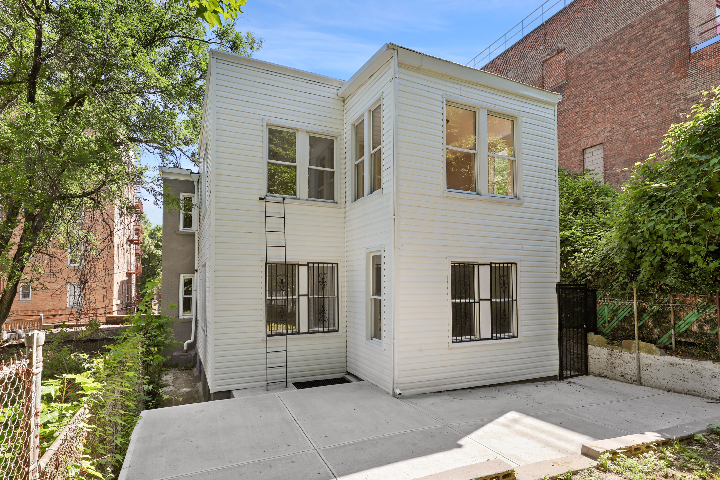 156 Summit Place Bronx, NY 10463 - Photo 35 of 38