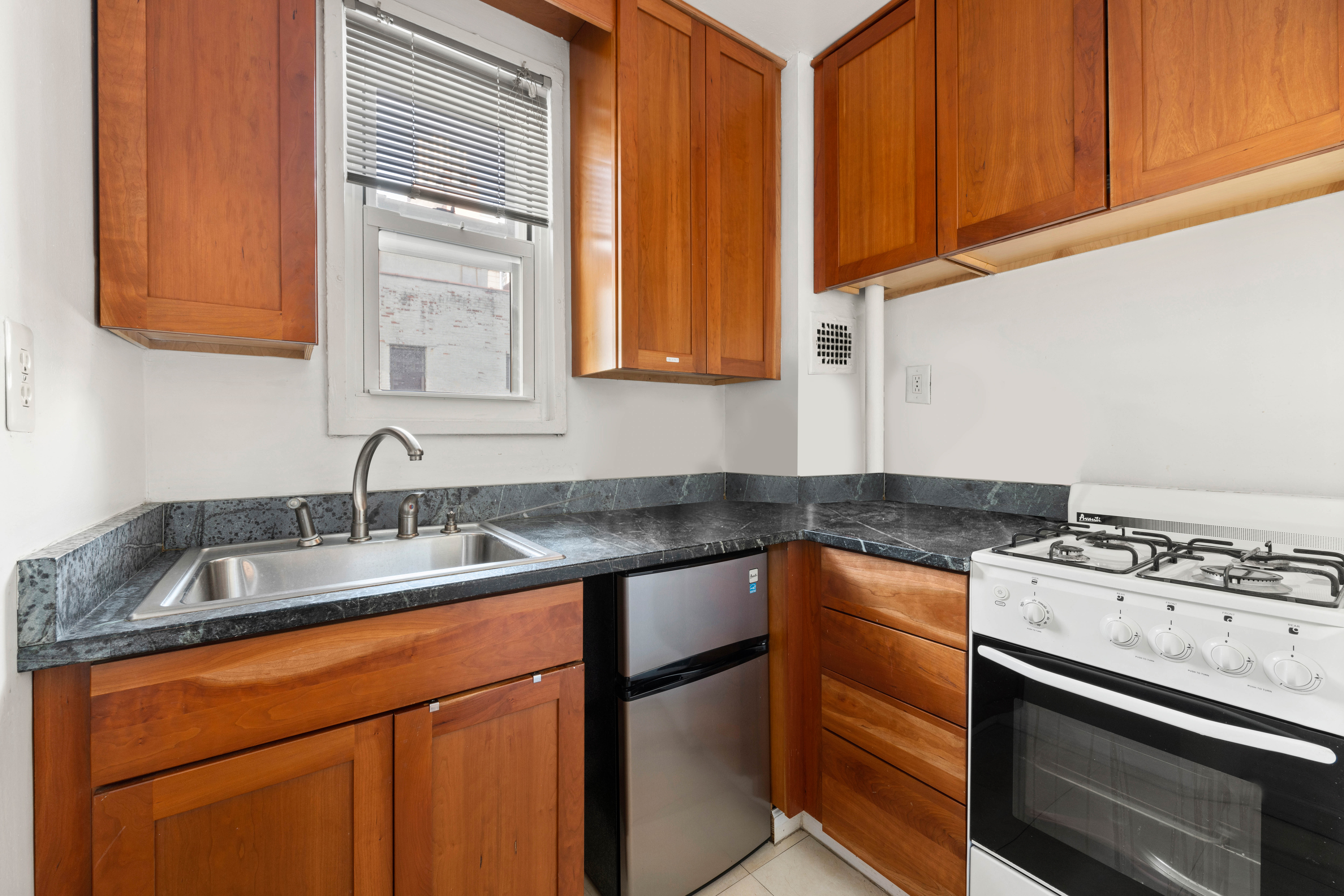145 East 29th Street, Unit 6B Manhattan, NY 10016 - Photo 4 of 8