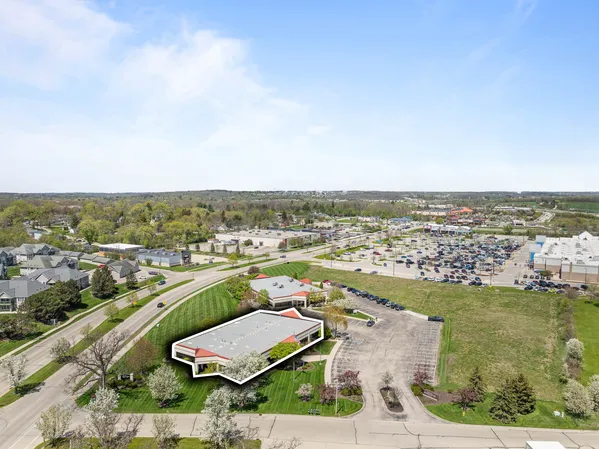$7,894 | 751 Geneva Parkway North, Unit SUITES 1, Lake Geneva, WI 53147