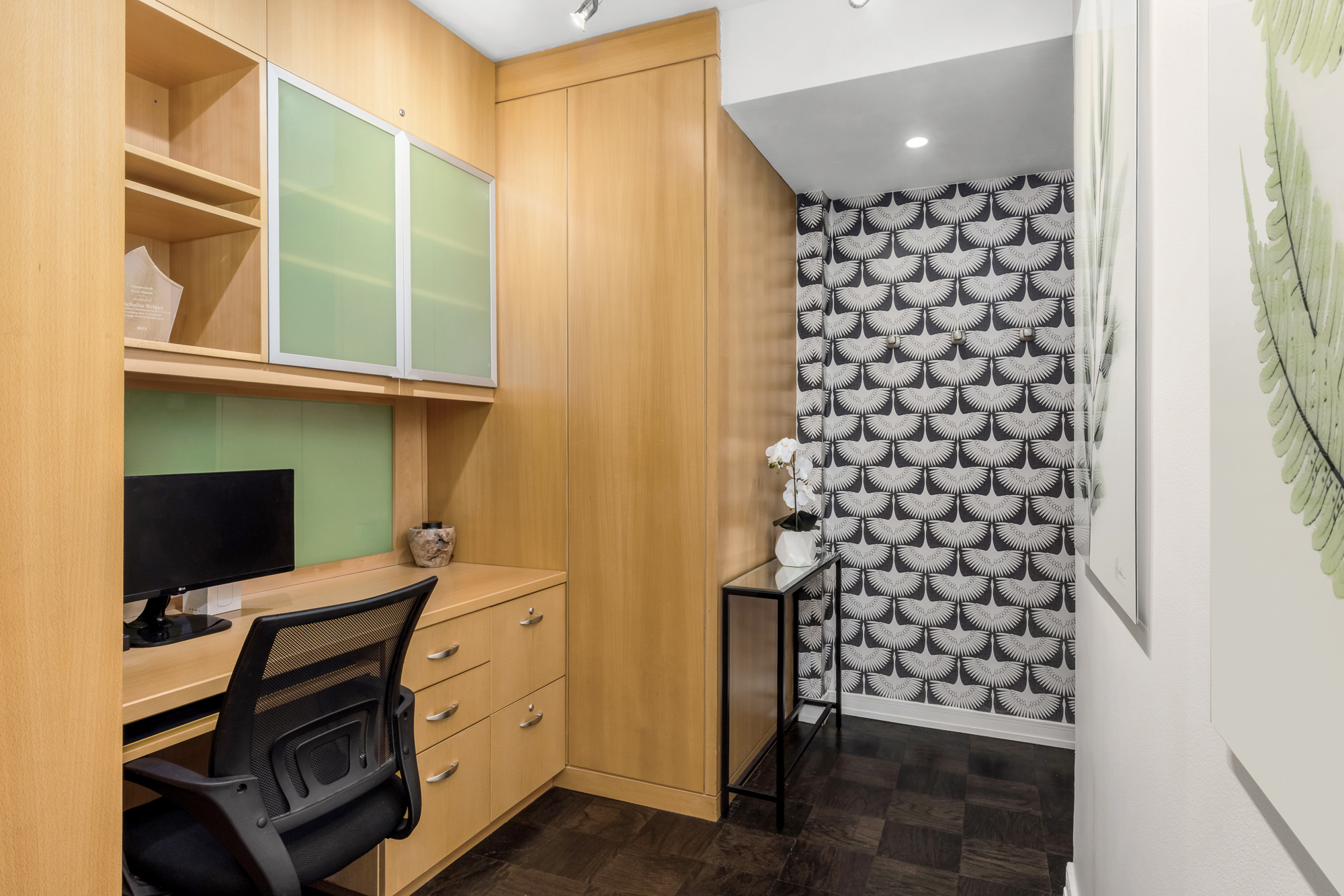 360 West 22nd Street, Unit 12L Manhattan, NY 10011 - Photo 8 of 21 a view of a bathroom with a bathtub