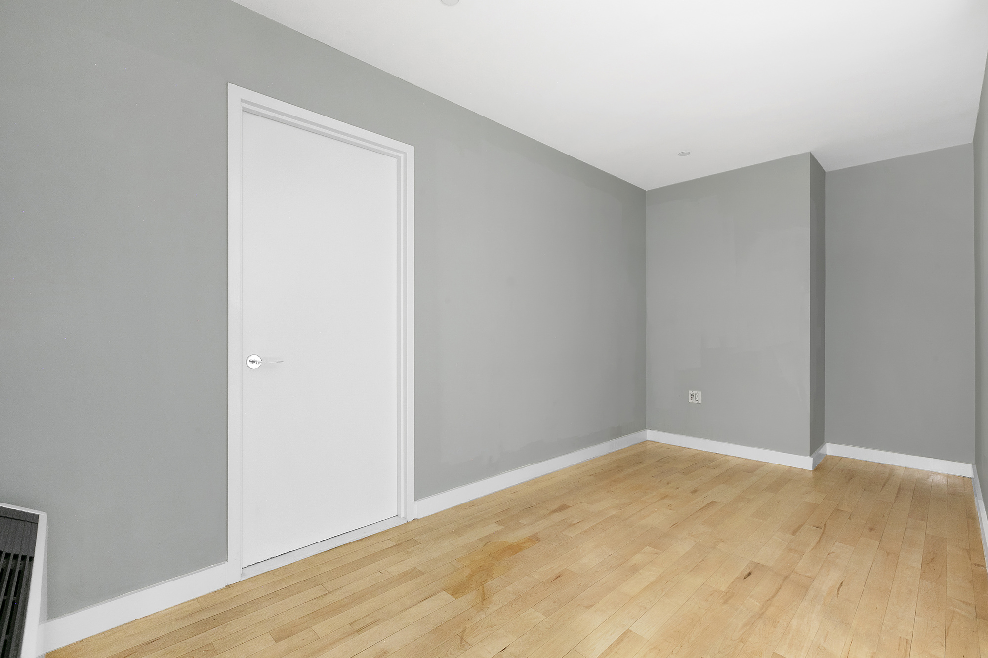 15 Broad Street, Unit 2826 Manhattan, NY 10005 - Photo 5 of 16 a view of an empty room