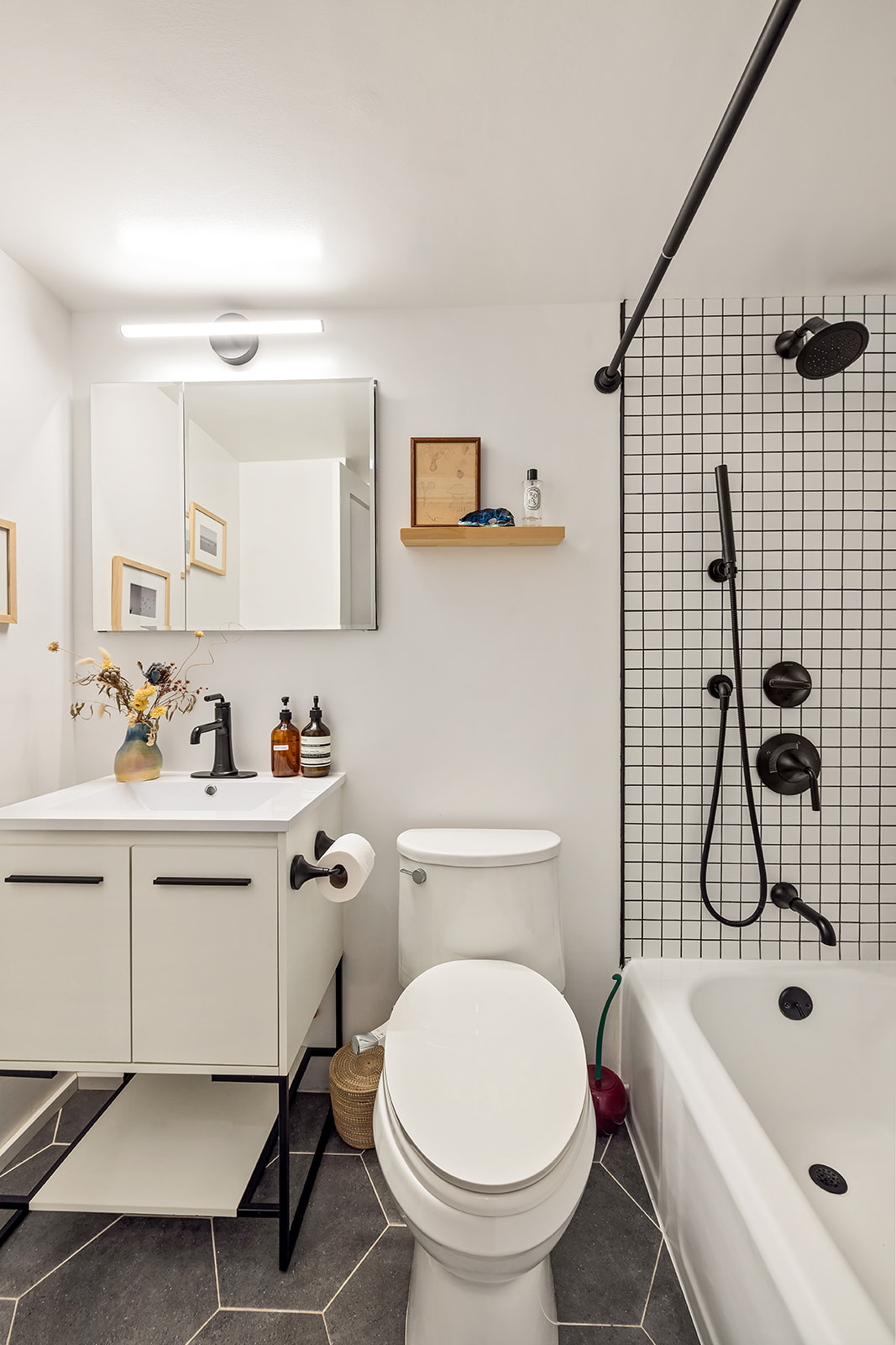 185 Clinton Avenue, Unit 4H Brooklyn, NY 11205 - Photo 7 of 9 a bathroom with a sink toilet and shower