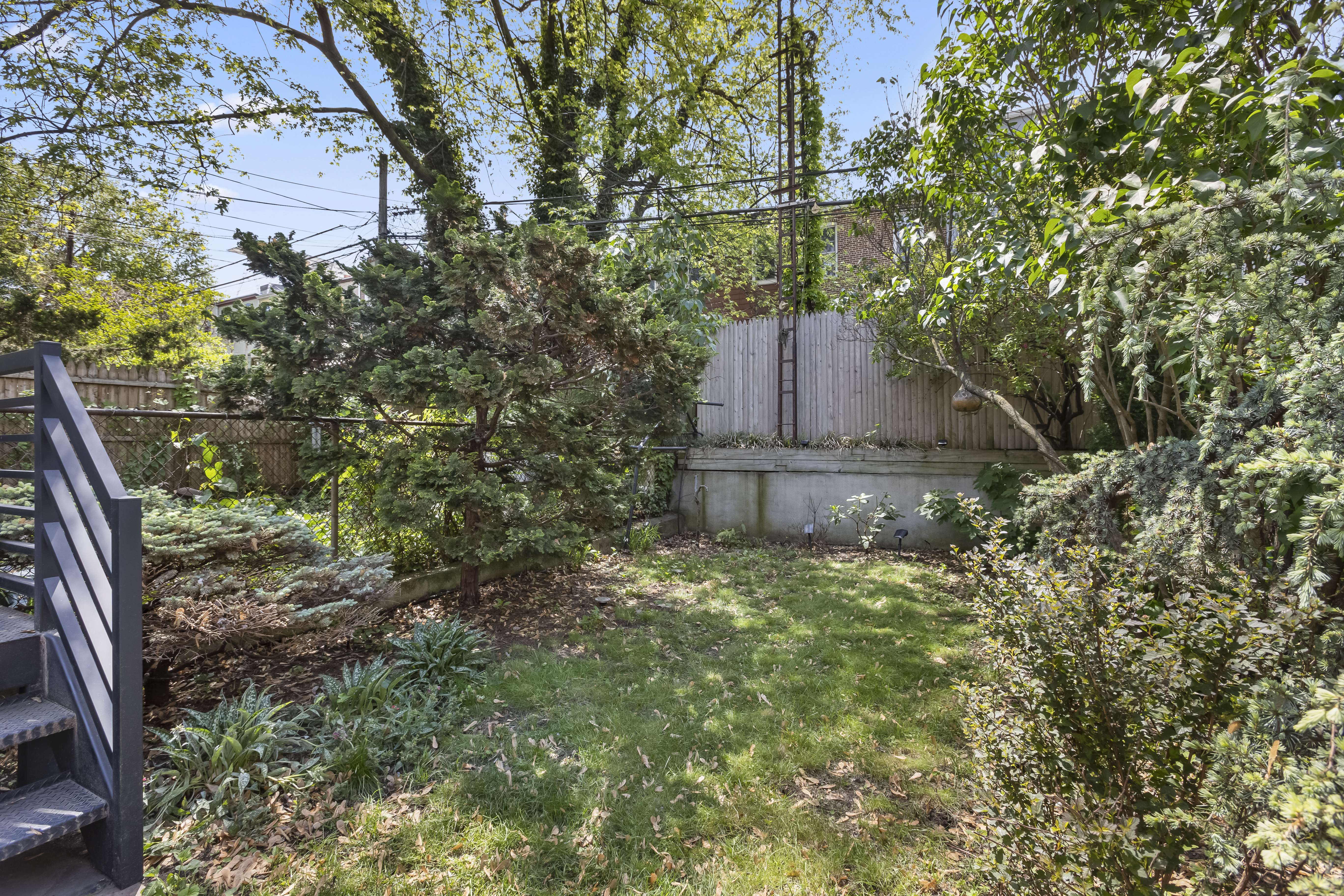 312 10th Street Brooklyn, NY 11215 - Photo 5 of 17 a backyard of a house with lots of green space
