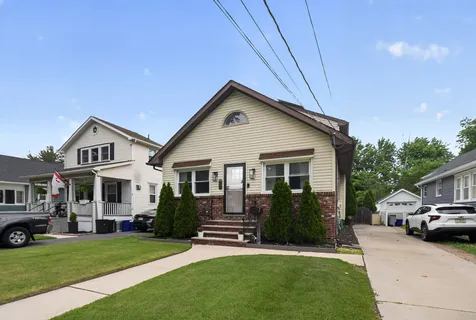 $425,000 | 35 Manor Avenue, Oaklyn, NJ 08107