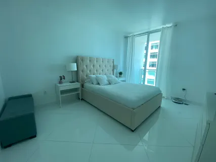 $718,000 | 950 Brickell Bay Drive, Unit 2206, Miami, FL 33131