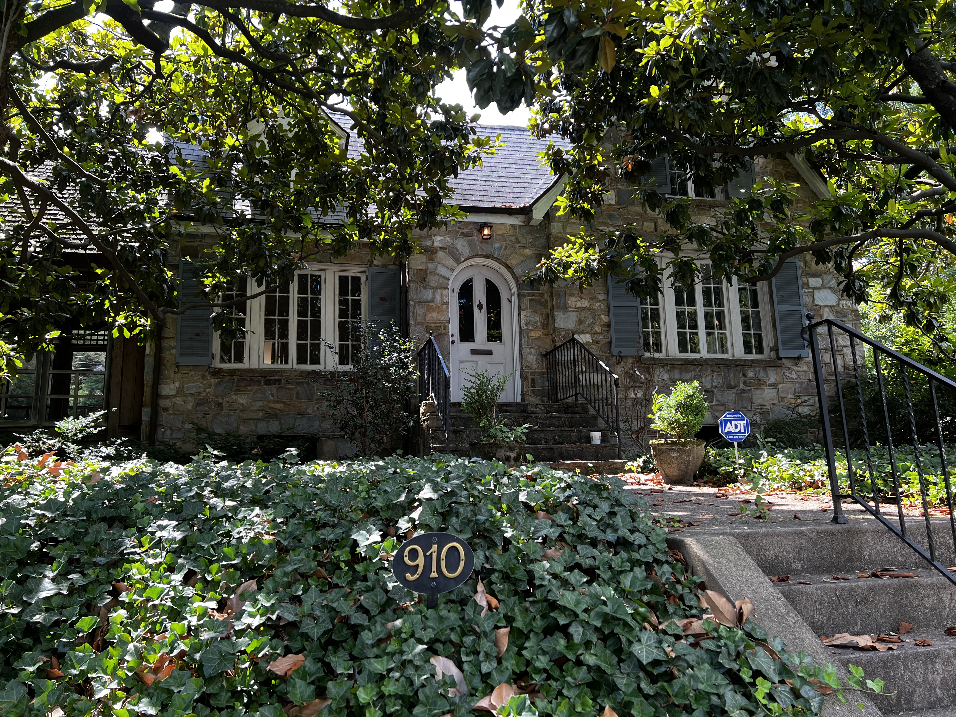 910 Junior Street Alexandria, VA 22301 - Photo 2 of 16