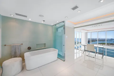 $5,199,000 | 1040 Biscayne Boulevard, Unit 4403, Miami, FL 33132