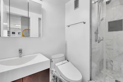 $1,290,000 | 300 East 59th Street, Unit 2601 | Sutton Place