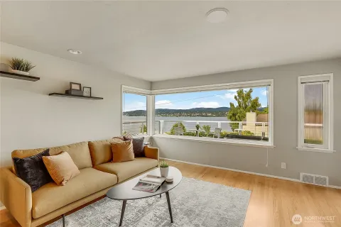 $1,050,000 | 10417 76th Avenue South, Seattle, WA 98178