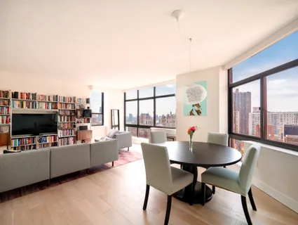 $1,690,000 | 303 East 43rd Street, Unit 27A | Midtown East