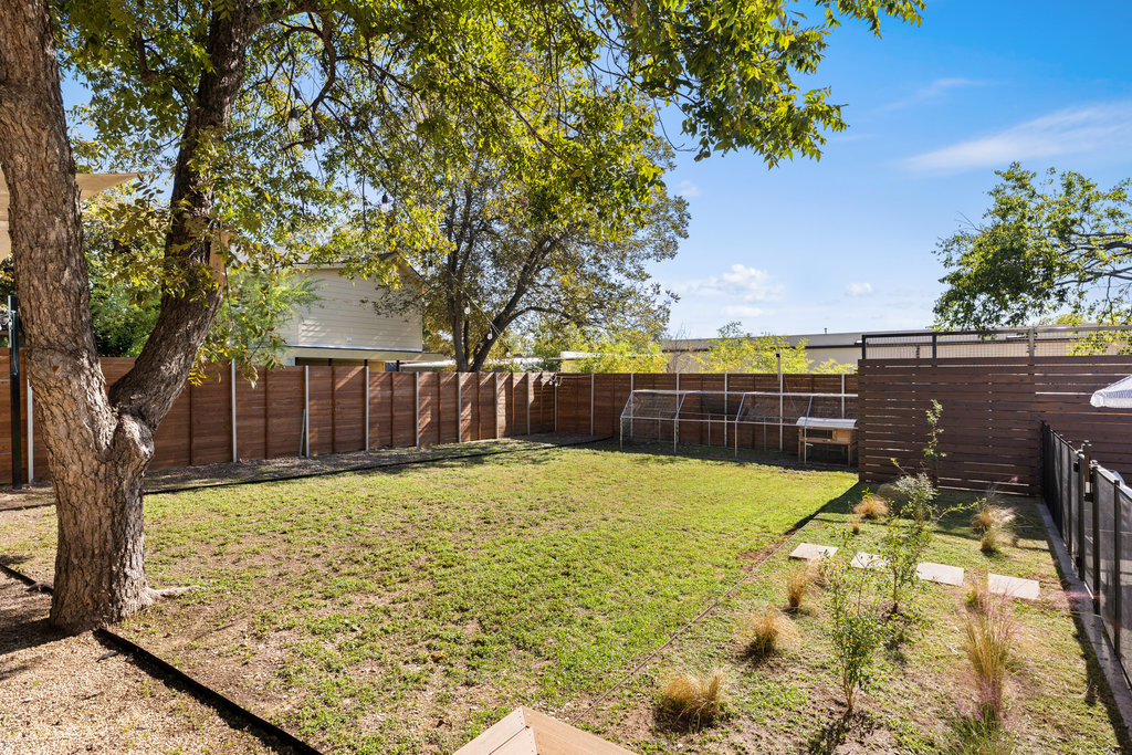 909 East 50th Street Austin, TX 78751 - Photo 35 of 38