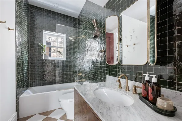 $1,200,000 | 457 West Fullerton Parkway, Unit 2W, Chicago, IL 60614