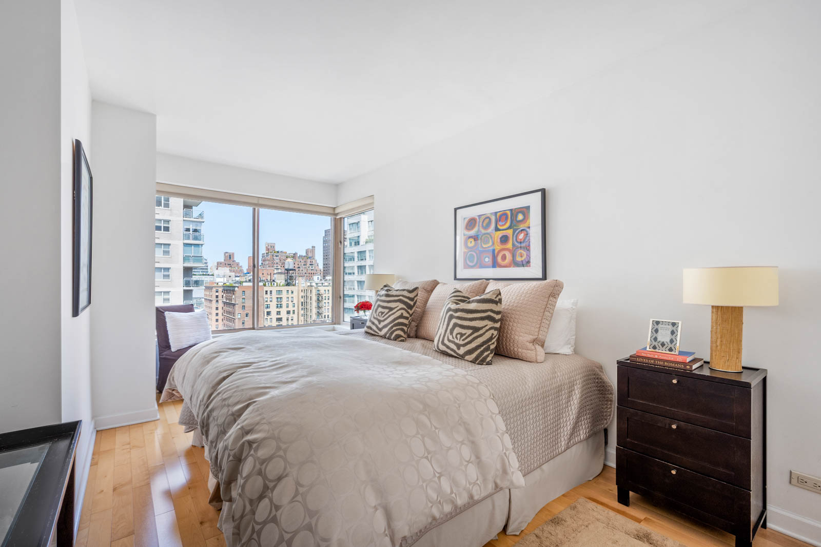 200 East 69th Street, Unit 15E Manhattan, NY 10021 - Photo 4 of 9
