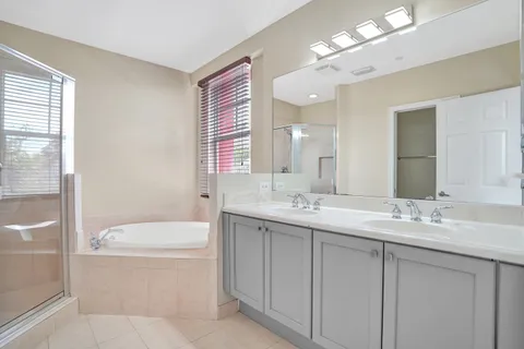 $575,000 | 1033 Northeast 17th Way, Unit 1201, Fort Lauderdale, FL 33304