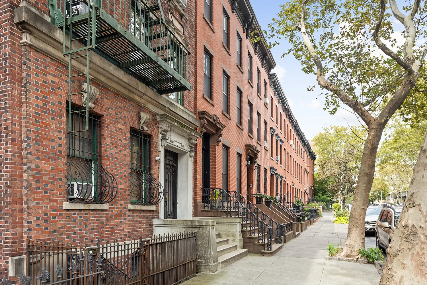 an front view of a building