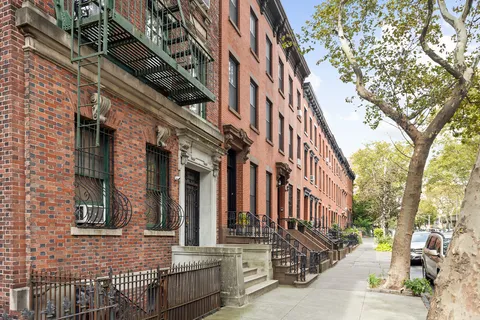 an front view of a building