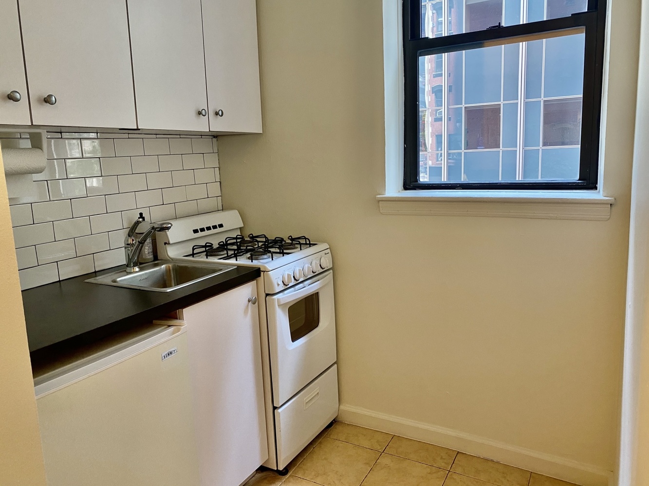 153 East 43rd Street, Unit 2D Manhattan, NY 10017 - Photo 5 of 5