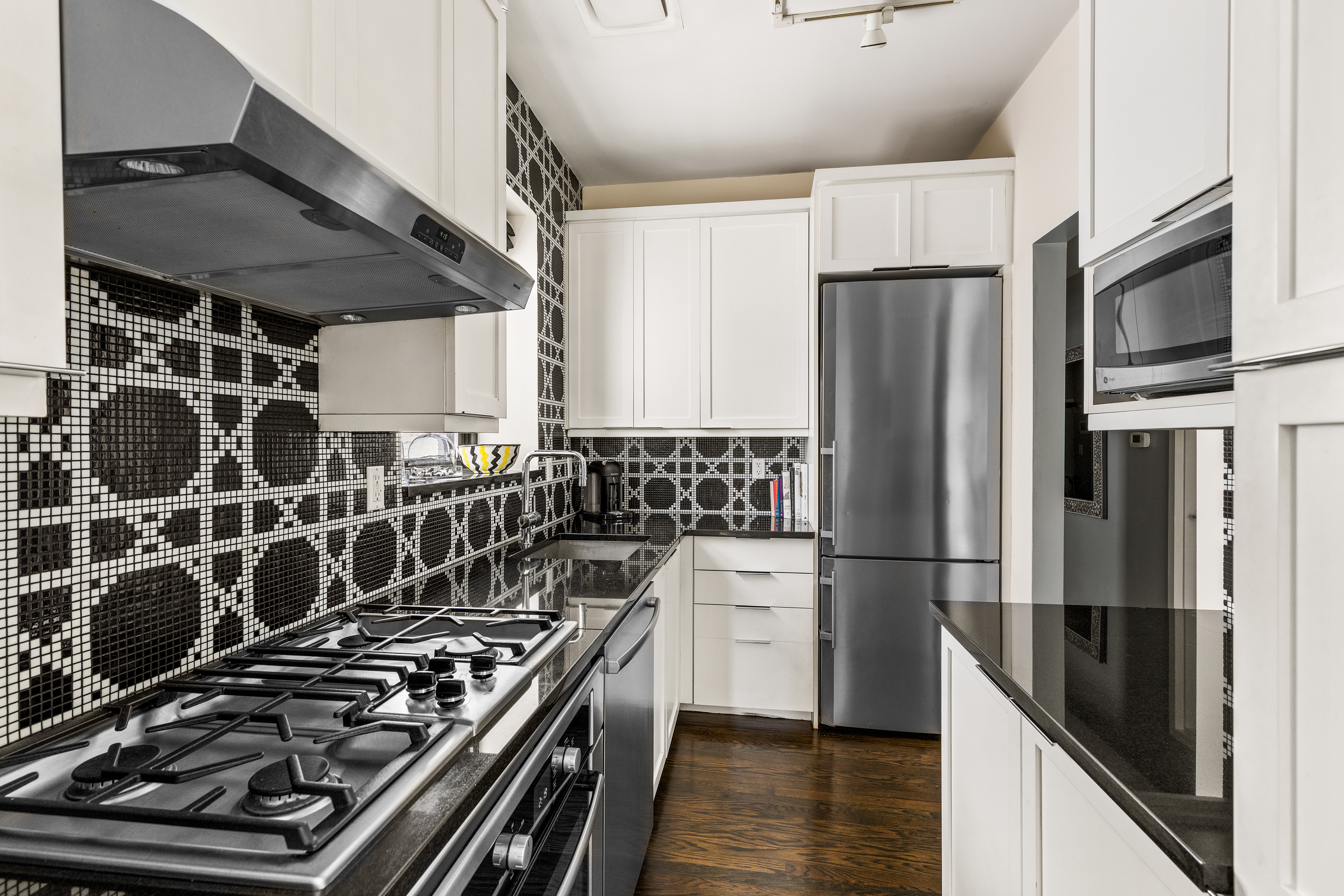 422 West 20th Street, Unit 5G Manhattan, NY 10011 - Photo 5 of 12 Gallery Image 5