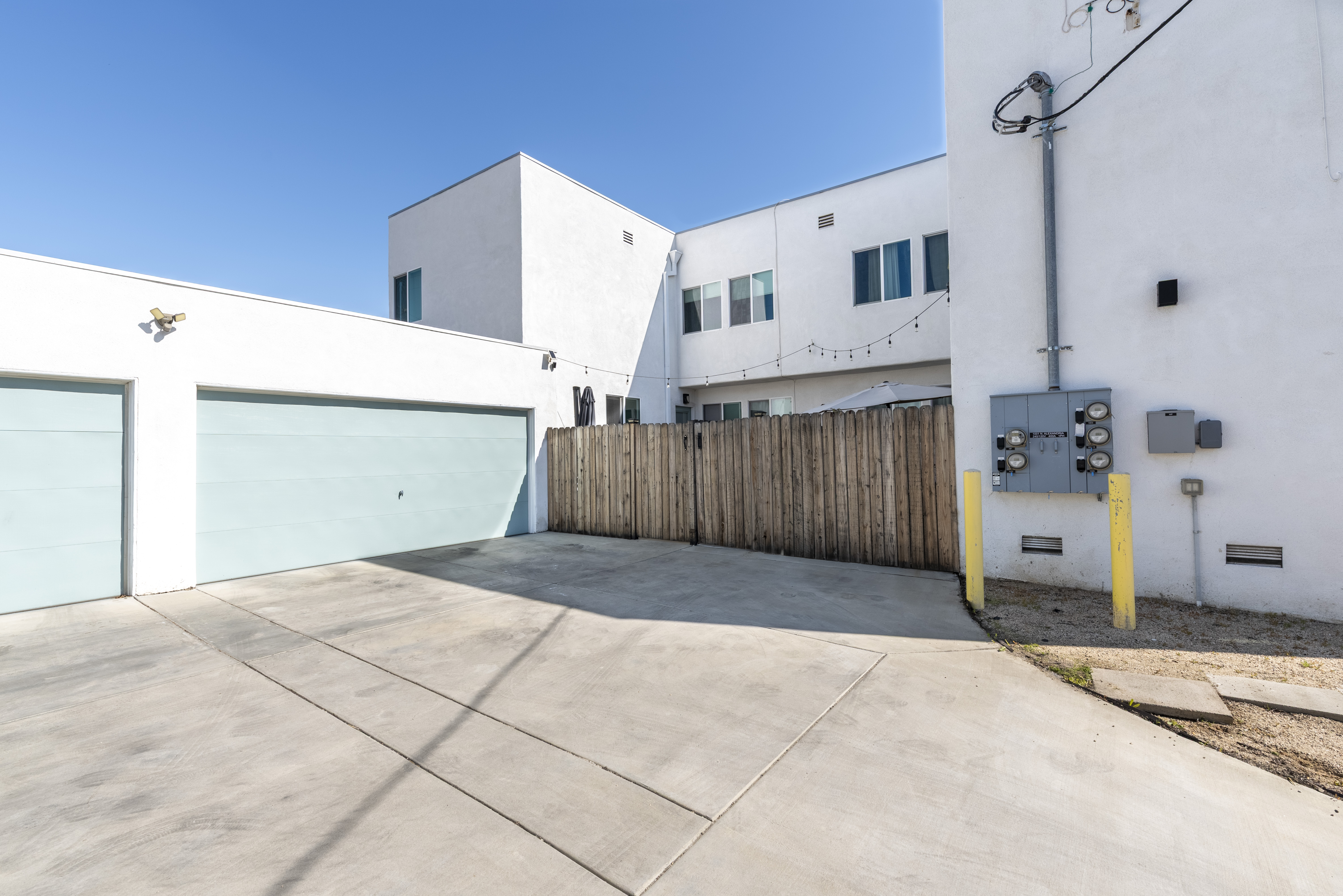 1005 Alexandria Avenue Los Angeles, CA 90029 - Photo 20 of 21 a view of a backyard of a house