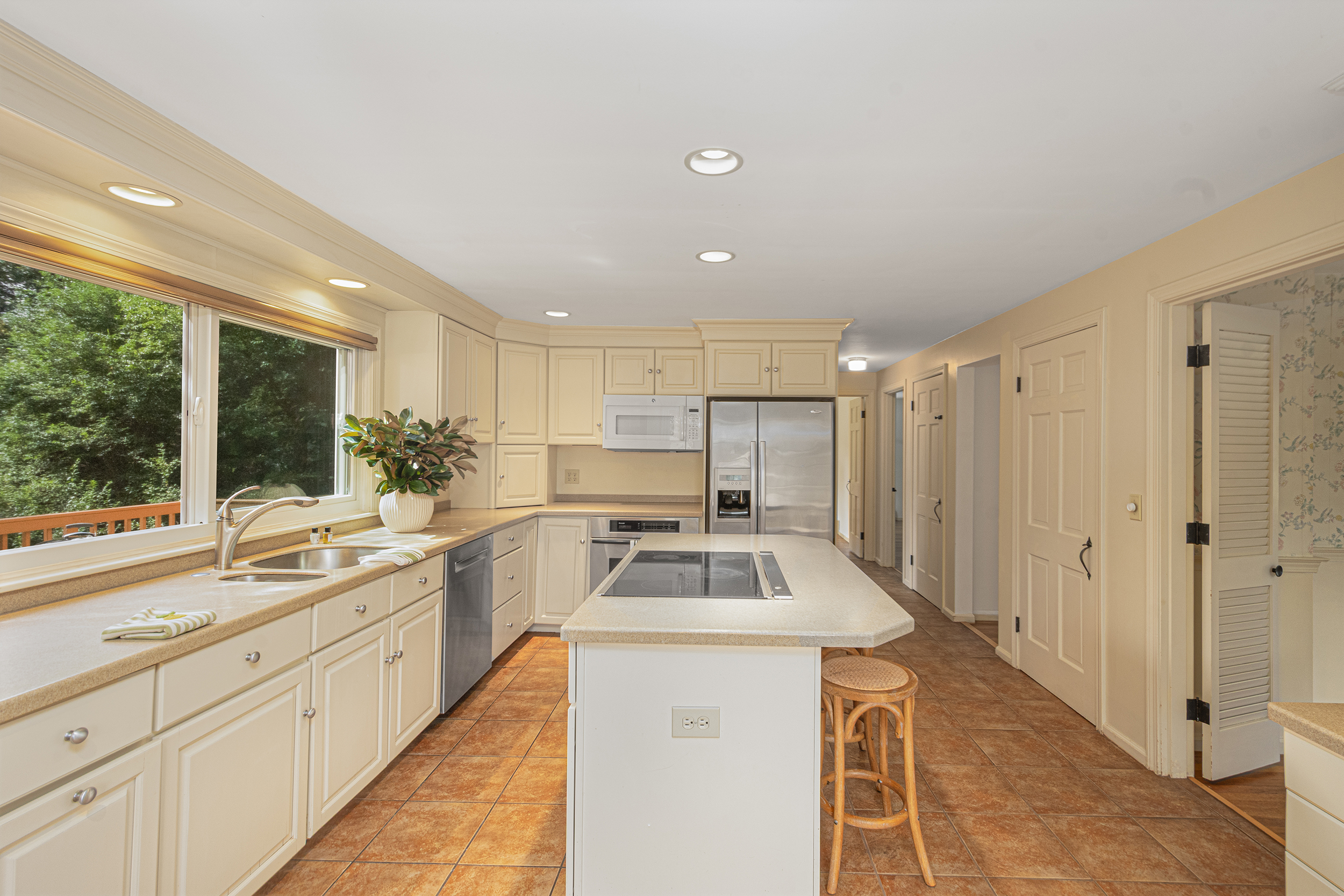 102 Edgewater Road Narragansett, RI 02882 - Photo 11 of 78 Gallery Image 11