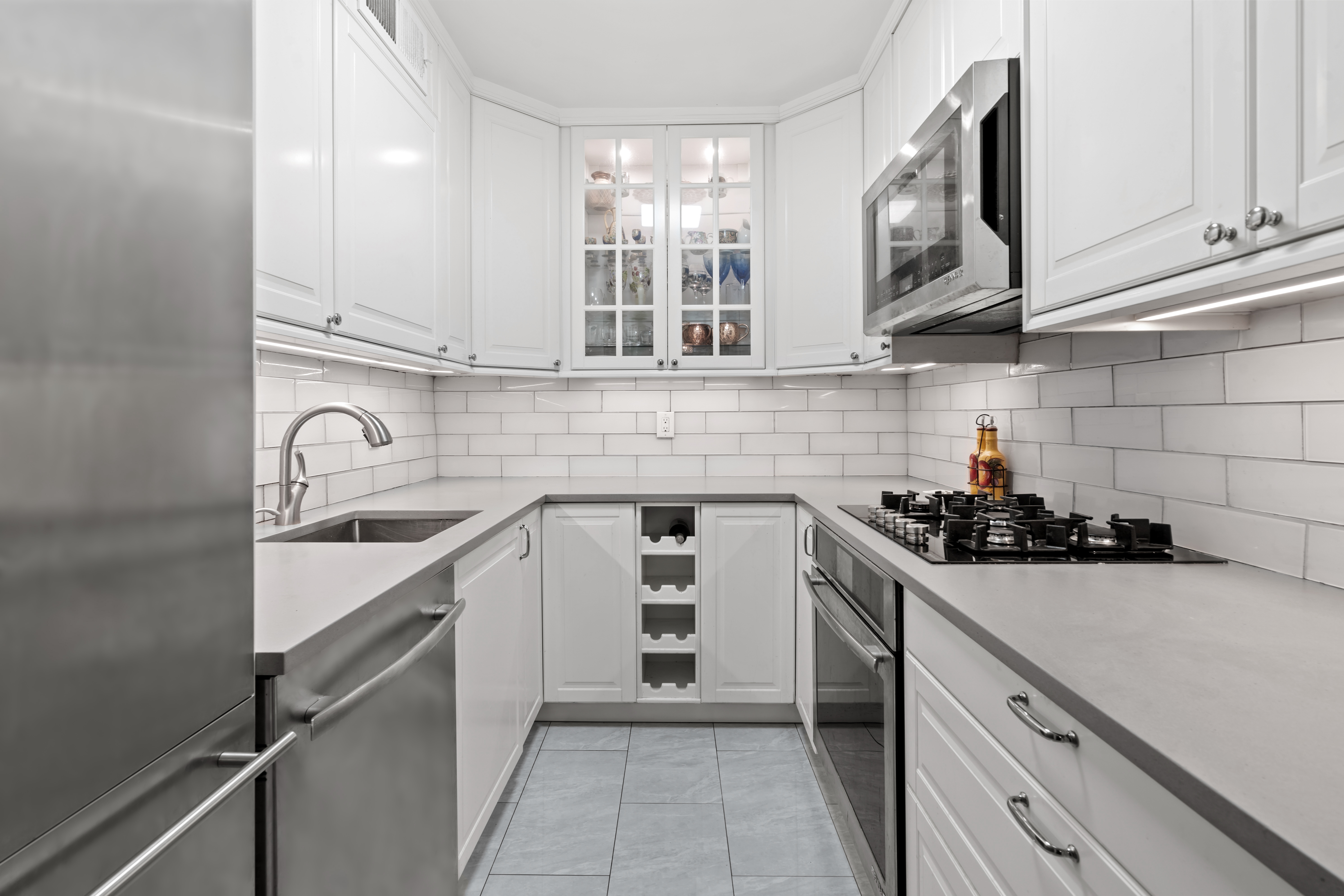 300 East 33rd Street, Unit 15C Manhattan, NY 10016 - Photo 5 of 19