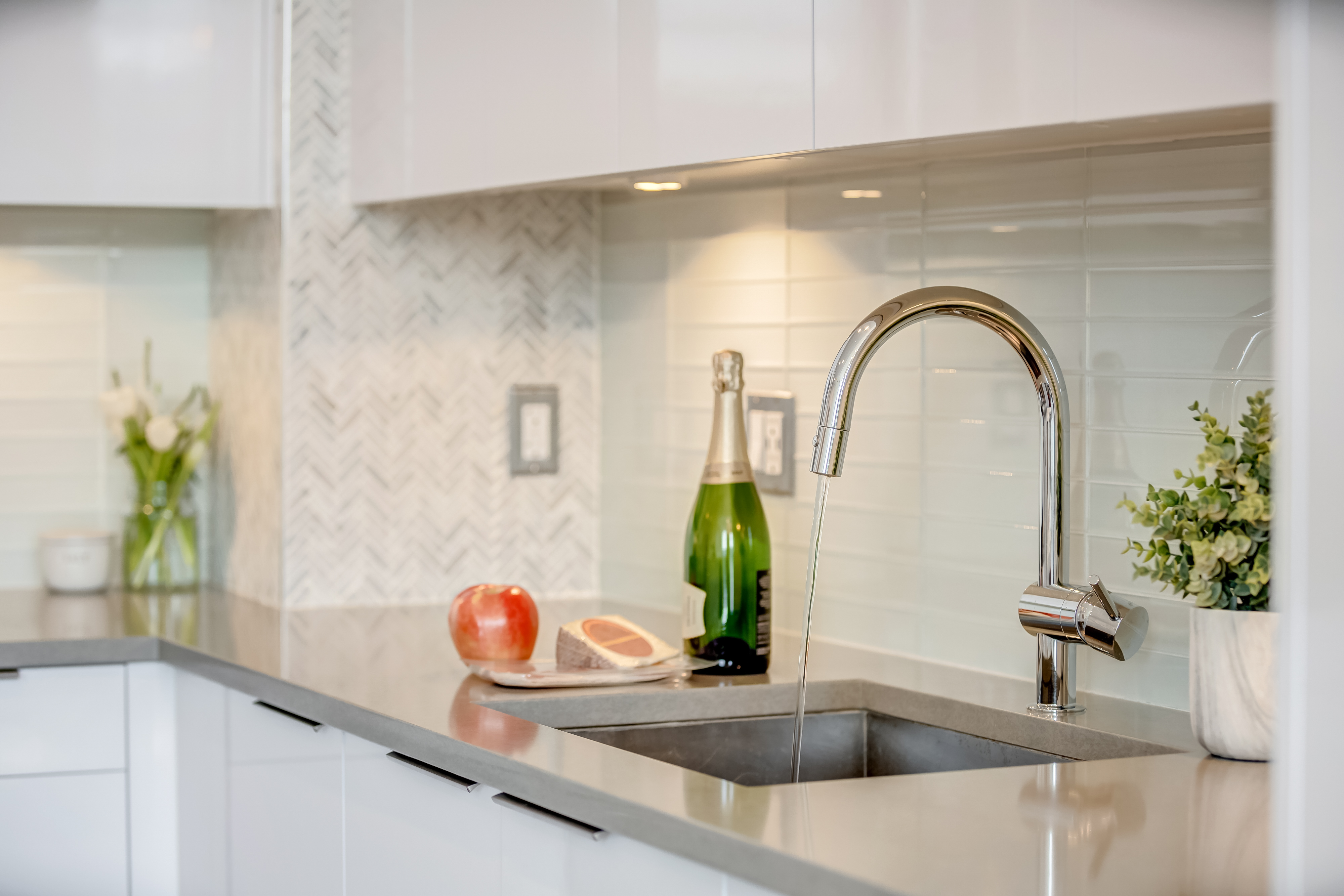 45 Sutton Square Southwest, Unit PH10 Washington, DC 20024 - Photo 18 of 44 a bathroom with a sink and a mirror