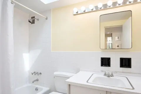 $525,000 | 321 East 48th Street, Unit 8E | Midtown East
