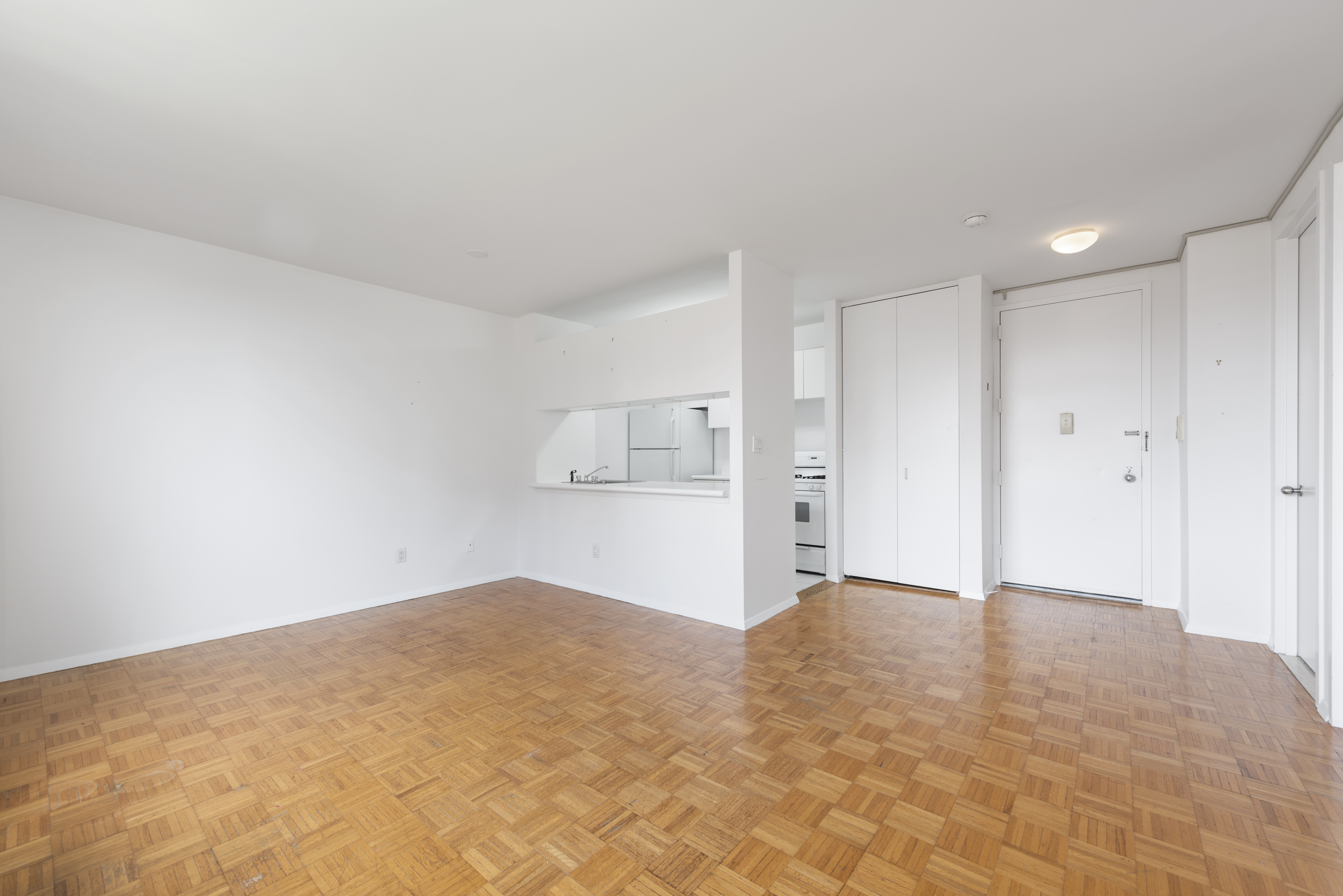 250 South End Avenue, Unit 9A Manhattan, NY 10280 - Photo 6 of 7
