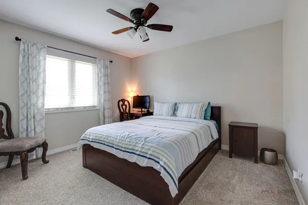 Contact Agent | 117 Annapolis Drive, Vernon Hills, IL 60061