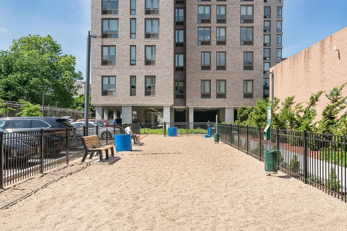 626 Flatbush Avenue, Unit 12D Brooklyn, NY 11225 - Photo 15 of 18 a view of a building with sitting area