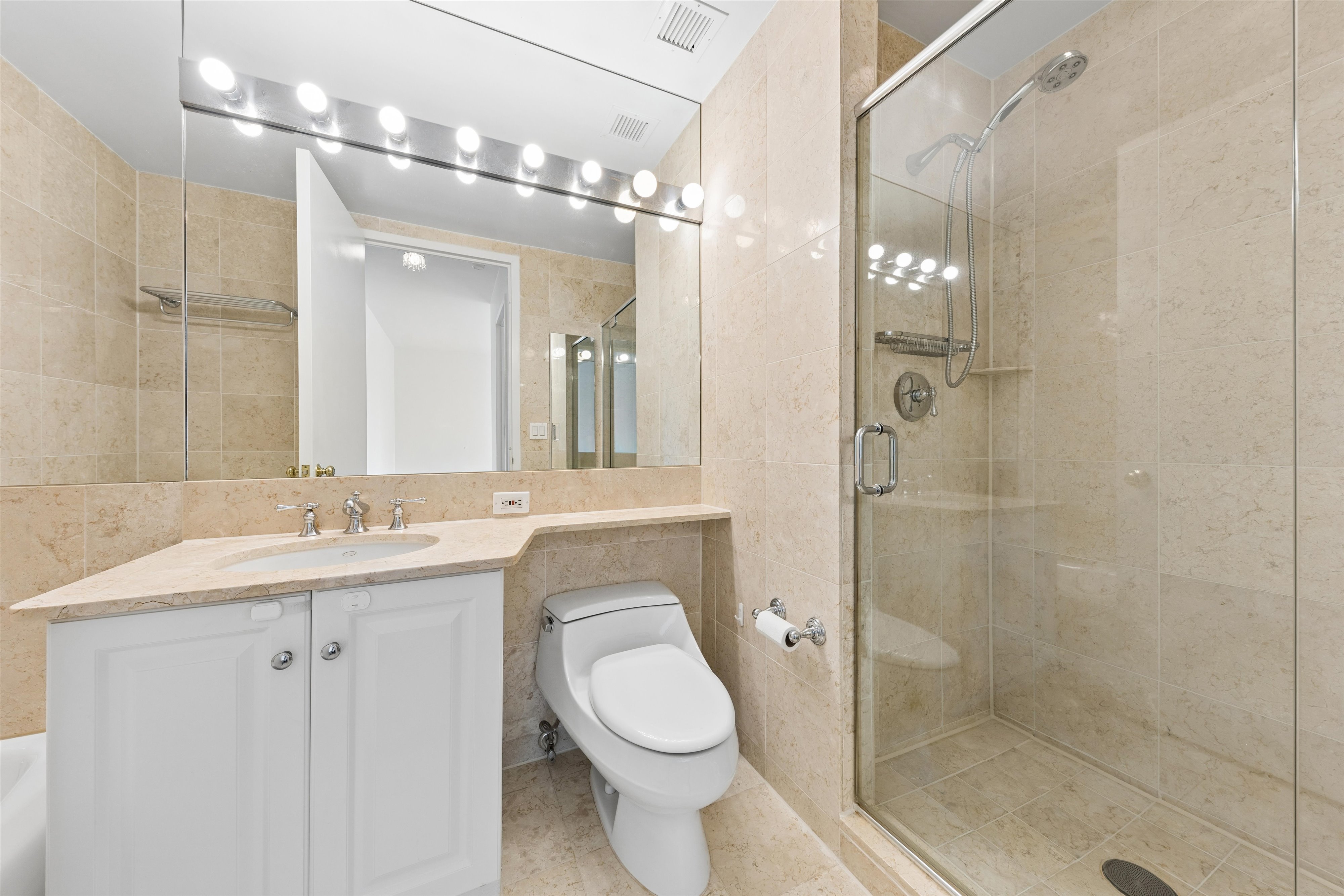 2 Columbus Avenue, Unit 8D Manhattan, NY 10023 - Photo 5 of 7