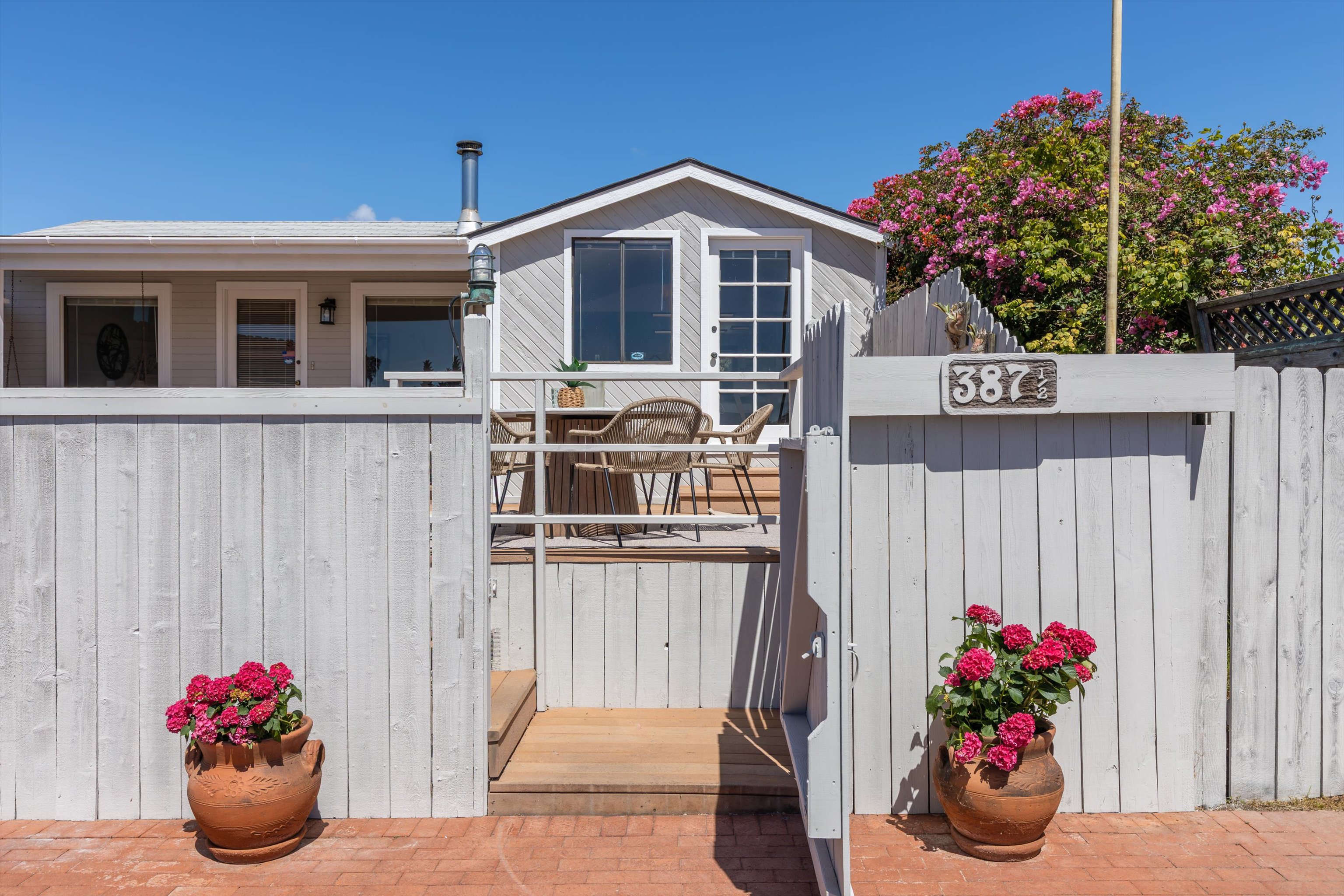 387 1/2 Ocean View Avenue Encinitas, CA 92024 - Photo 1 of 29