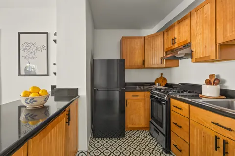 $445,000 | 245 East 35th Street, Unit 3A | Murray Hill