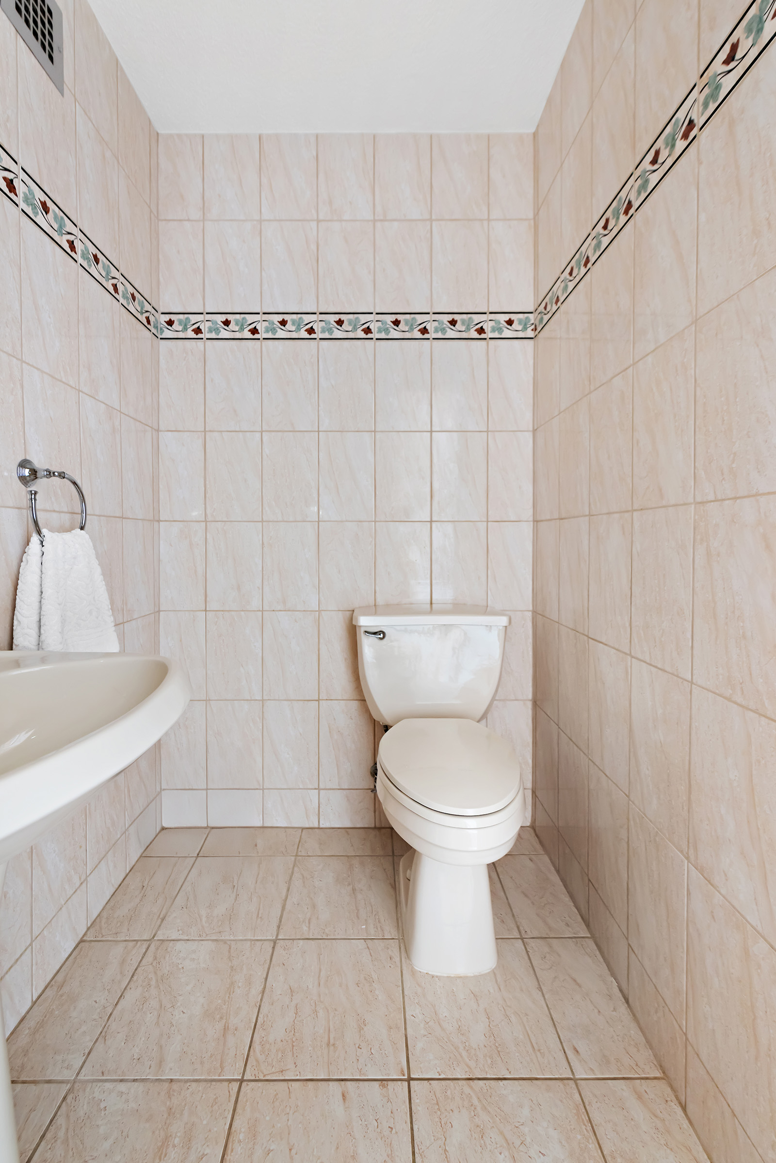 137 East 36th Street, Unit 12G Manhattan, NY 10016 - Photo 8 of 15 a bathroom with a toilet and a bathtub