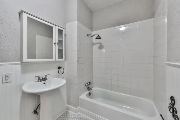 $4,100 | 1120 Winston Street, Houston, TX 77009