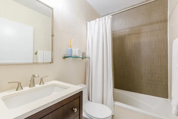 $4,750 | 212 East 47th Street, Unit 27A | Midtown East