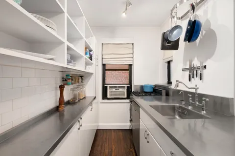 $575,000 | 349 East 49th Street, Unit 1G | Midtown East