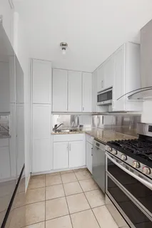 $780,000 | 301 West 110th Street, Unit 8J | Harlem