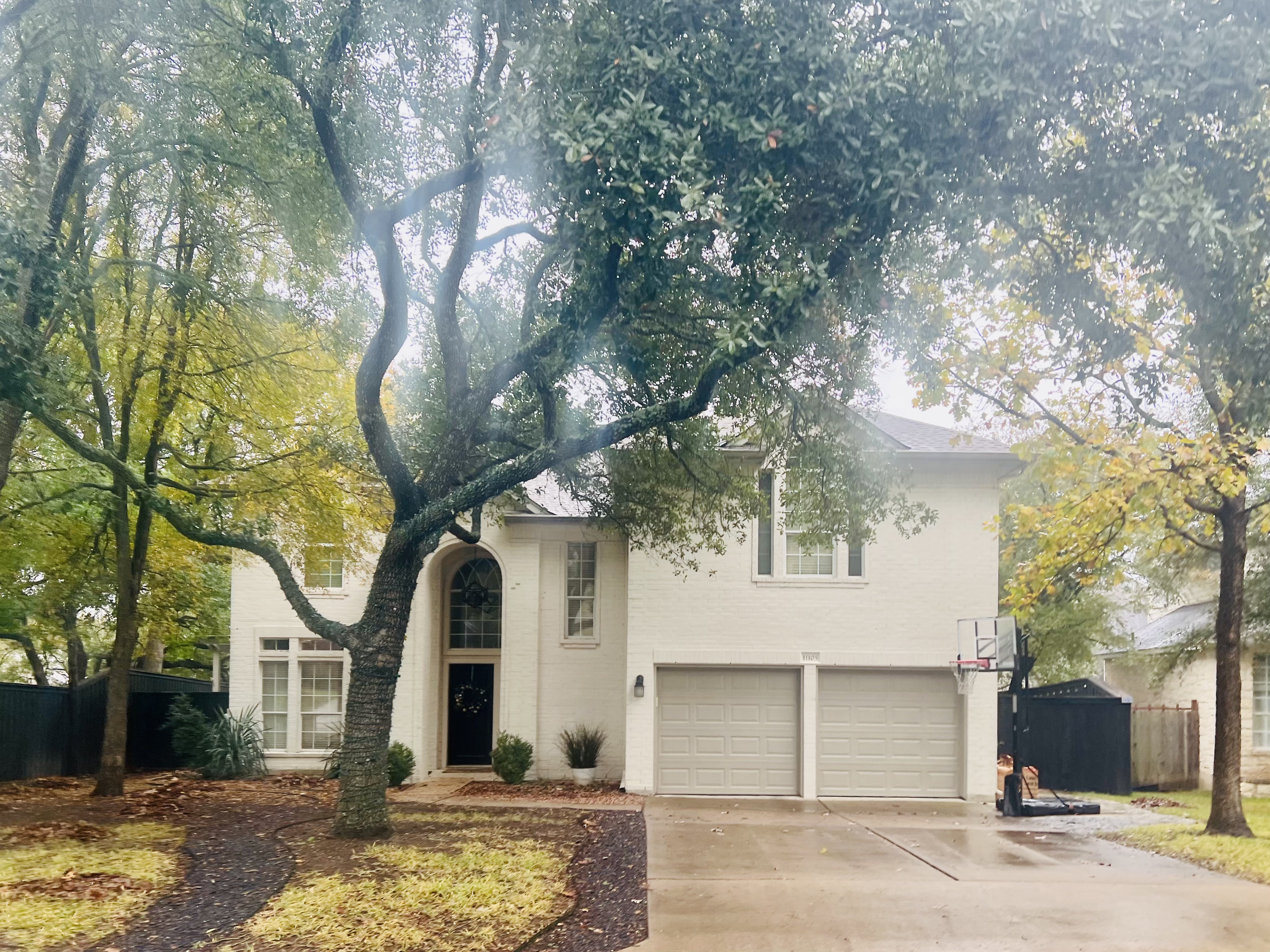 a front view of house with yard