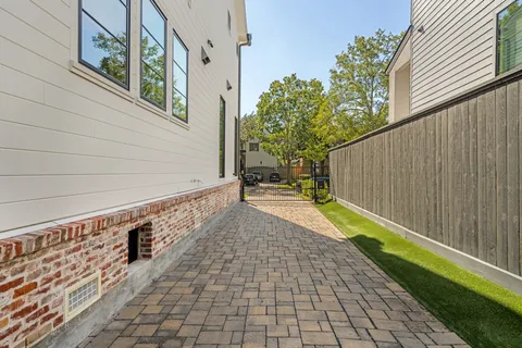 $2,300,000 | 3758 Drummond Street, Houston, TX 77025