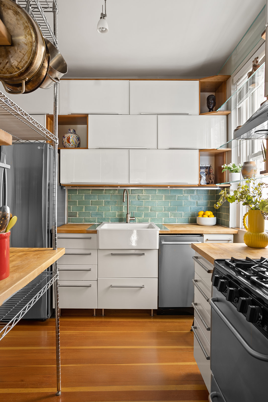 34-43 82nd Street, Unit 22 Queens, NY 11372 - Photo 4 of 11 a kitchen that has a lot of cabinets in it