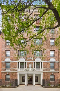 $1,295,000 | 76 Remsen Street, Unit 6B | Brooklyn Heights