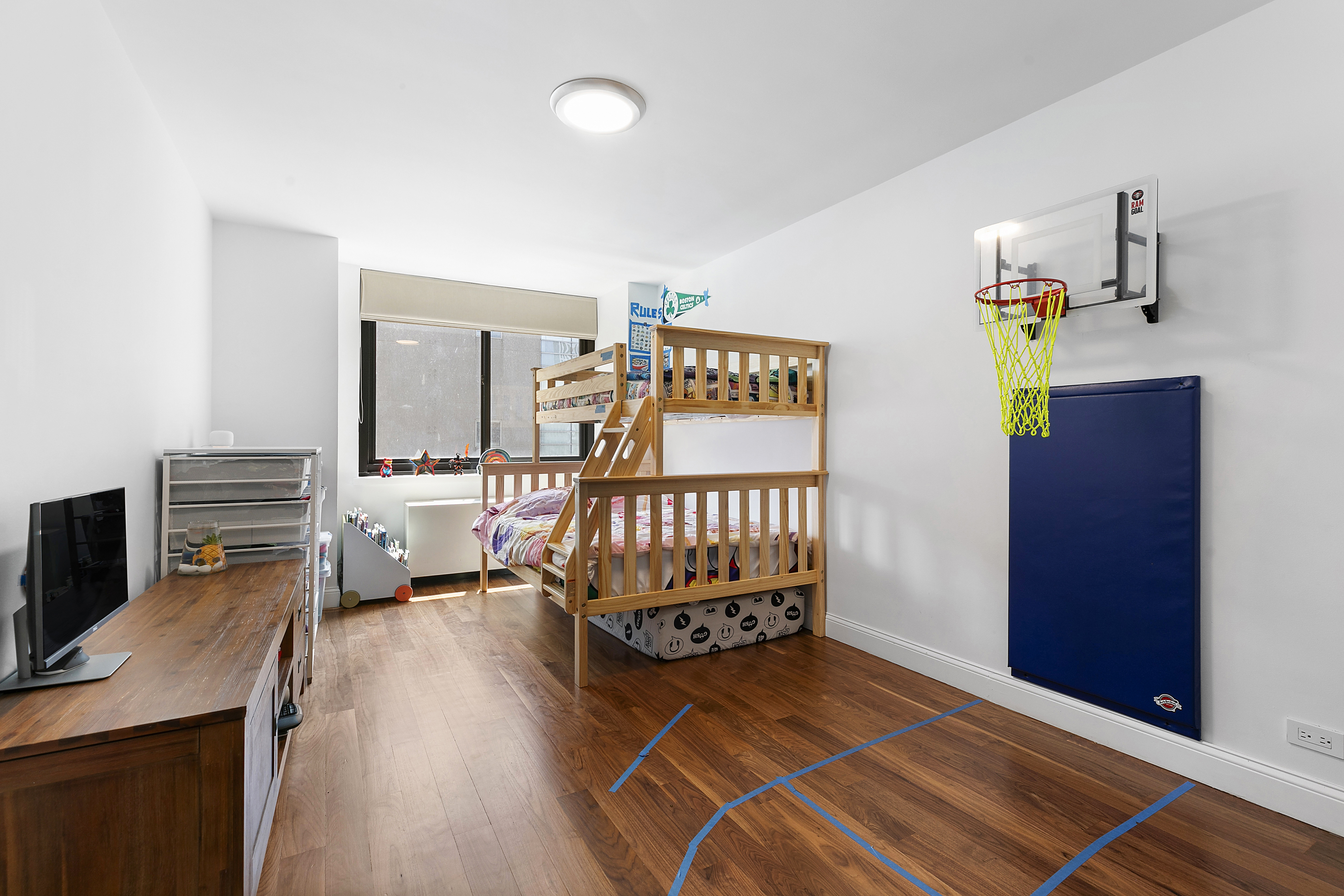 515 East 72nd Street, Unit 9J Manhattan, NY 10021 - Photo 4 of 17 a bedroom with furniture and a wooden floor