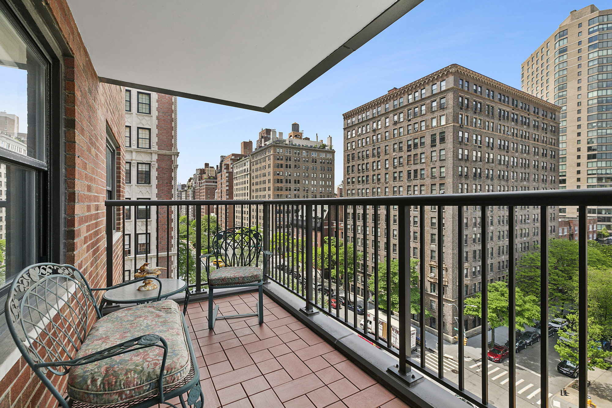 1199 Park Avenue, Unit 10K Manhattan, NY 10128 - Photo 2 of 12 a view of a balcony with chairs