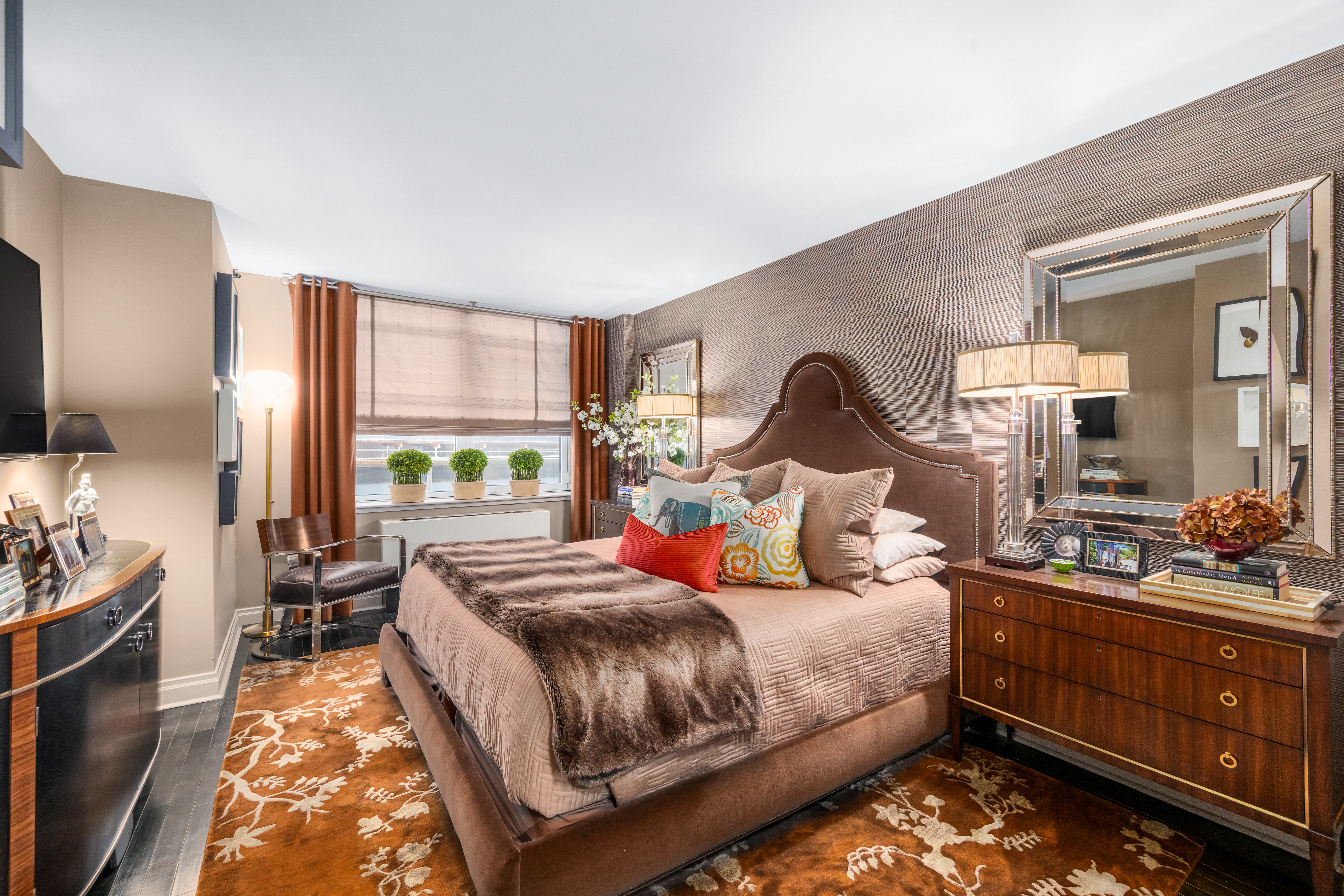 1760 2nd Avenue, Unit 2B Manhattan, NY 10128 - Photo 6 of 13 a bed room with a bed and a dresser